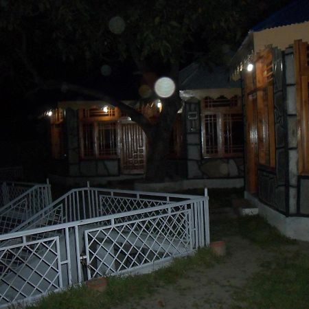 Manila Huts Otel Naran Dış mekan fotoğraf